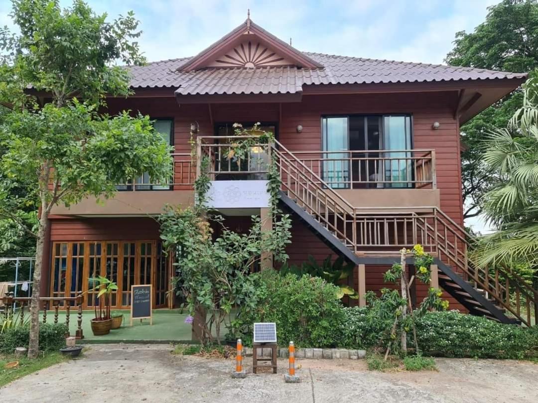 Baanbua Nonlen Hotel Udonthani Kültér fotó